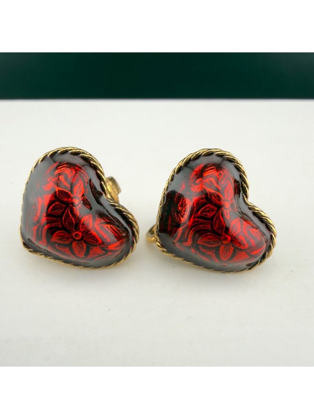 Vintage Avon Earrings Red Enamel Hearts Affire Gold Tone Valentine’s Day